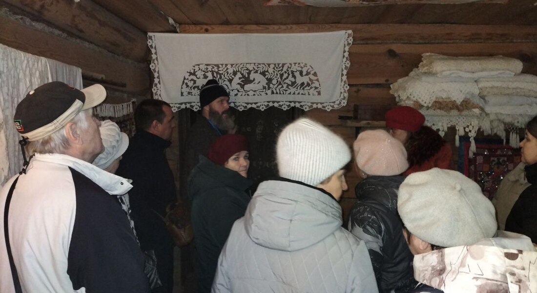 Сотрудники Вышневолоцкого краеведческого музея им. Г. Г. Монаховой в гостях у художника Андрея Павленко Сотрудники Вышневолоцкого краеведческого музея им. Г. Г. Монаховой в гостях у художника Андрея Павленко