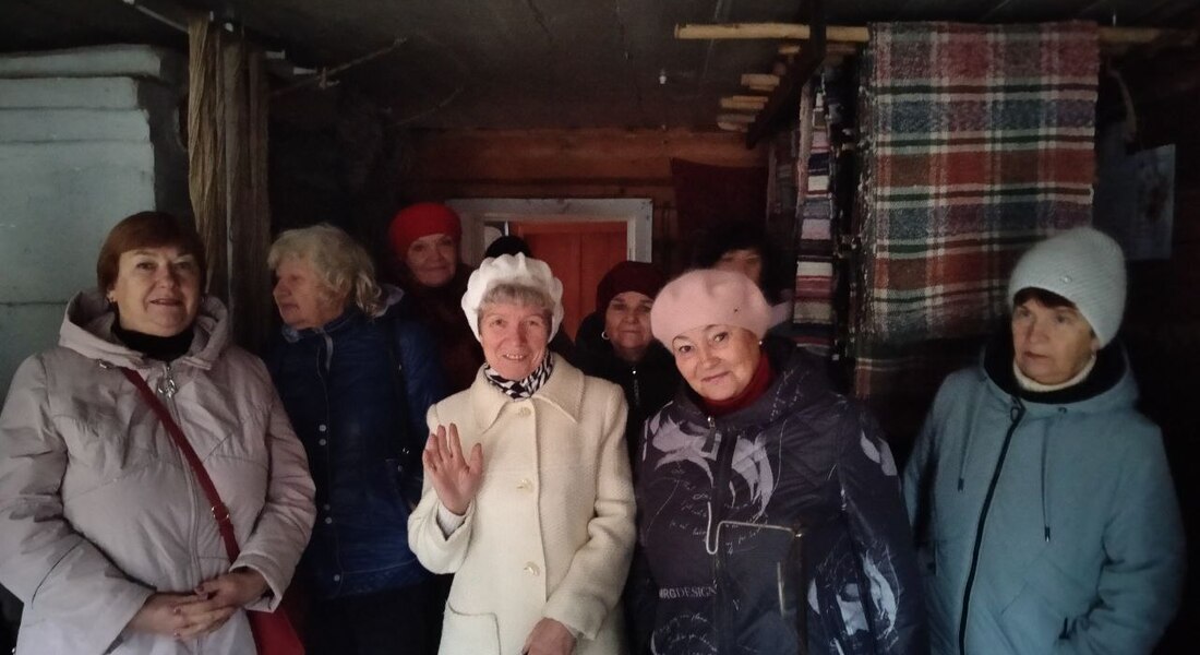 Сотрудники Вышневолоцкого краеведческого музея им. Г. Г. Монаховой в гостях у художника Андрея Павленко Сотрудники Вышневолоцкого краеведческого музея им. Г. Г. Монаховой в гостях у художника Андрея Павленко