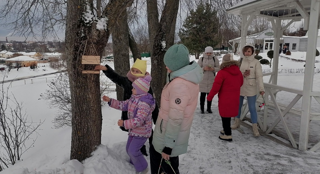 В Музее А.С. Пушкина в Торжке для детей провели мастер-класс "Птичка на ветке" и научили заботиться о пернатых