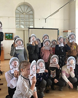 Познавательно-развлекательное занятие «Чтобы космонавтом стать, надо очень много знать!» Познавательно-развлекательное занятие «Чтобы космонавтом стать, надо очень много знать!»