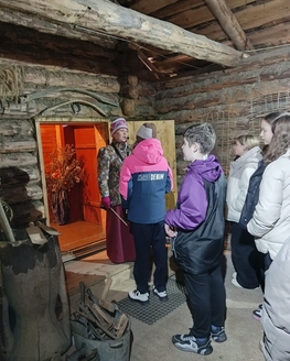 Школьные группы в Доме-музее М. И. Калинина Школьные группы в Доме-музее М. И. Калинина