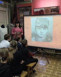 Урок мужества «Рота, шагнувшая в вечность» прошёл в Краснохолмском краеведческом музее Урок мужества «Рота, шагнувшая в вечность» прошёл в Краснохолмском краеведческом музее