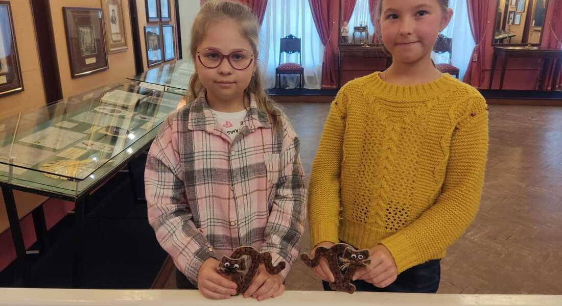 В Музее А. С. Пушкина в Торжке прошел мастер-класс по изготовлению магнита из кофейных зерен