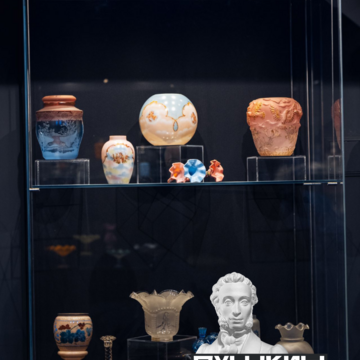 Экскурсия «Триумф стекла и цвета торжество» (6+)