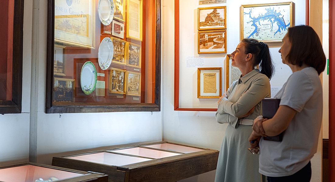 Туристы, прибывшие первым круизным судном в порт курорта «Завидово», посетили Конаковский краеведческий музей