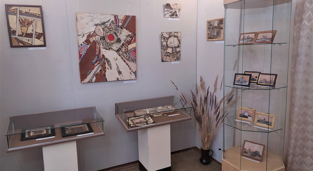 В Кашинском краеведческом музее открылась выставка художника Евгения Новикова «Над временем и суетой»