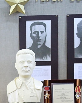 В Осташковский краеведческий музей передали бюст героя Советского Союза К. Заслонова В Осташковский краеведческий музей передали бюст героя Советского Союза К. Заслонова