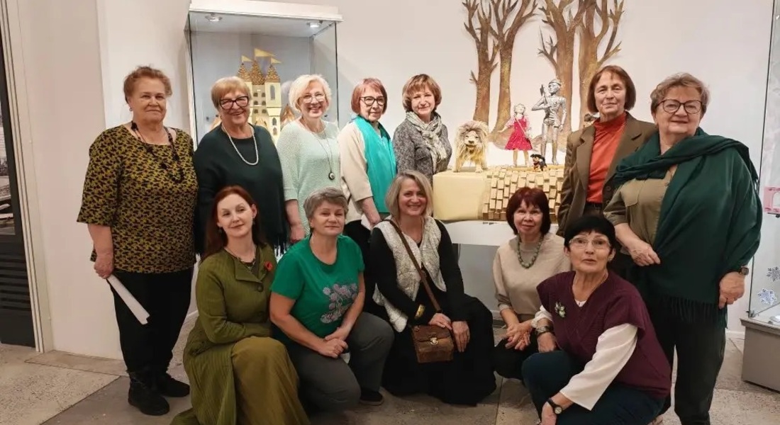 «Волшебник изумрудного города» засиял в Удомле: открылась новогодняя выставка кукол