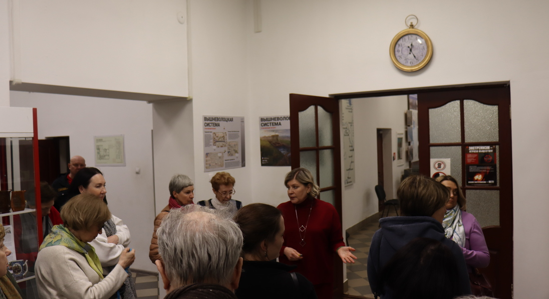 Открылась выставка «История одного предмета: бюветницы, курортные кружки, поильники»
