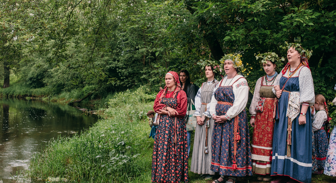 Мастер-класс по женскому фольклорному пению из курса «Мир фольклора». Троицкие гуляния (16+)