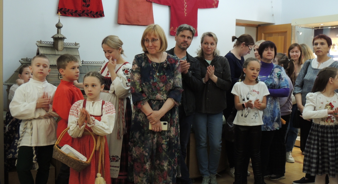 Экскурсия по выставке «Родился - для венца сгодился» с мастер-классом по изготовлению куклы-дергунчика