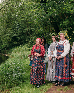 Мастер-класс по женскому фольклорному пению из курса «Мир фольклора». Троицкие гуляния (16+)