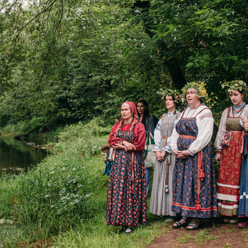 Мастер-класс по женскому фольклорному пению из курса «Мир фольклора». Троицкие гуляния (16+)