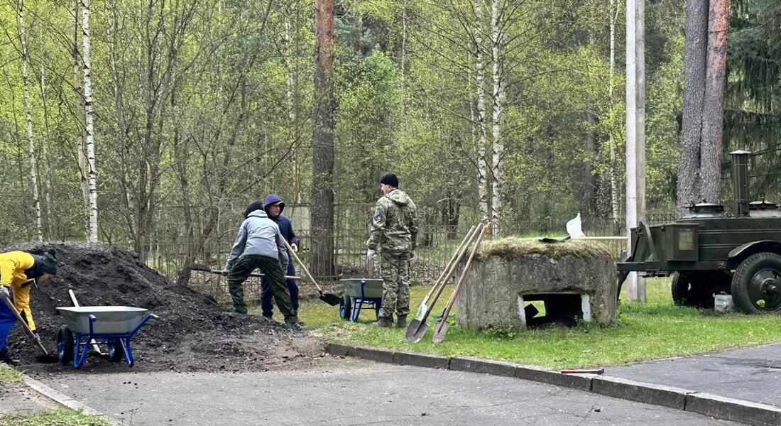 Волонтеры помогают Музею Калининского фронта готовиться к празднику Волонтеры помогают Музею Калининского фронта готовиться к празднику