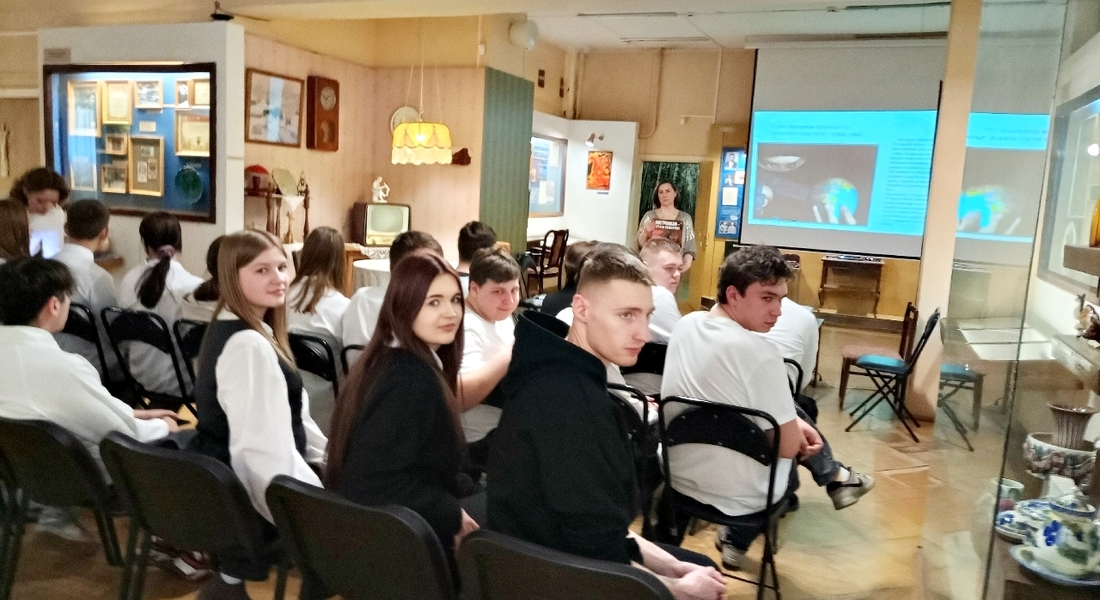Разговор со студентами о героизме и терроризме в Конаковском краеведческом музее