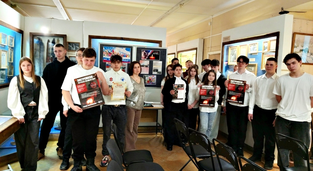 Разговор со студентами о героизме и терроризме в Конаковском краеведческом музее
