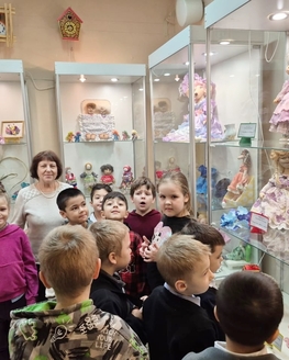 «Кто в куклы не играл, тот радости не знал»