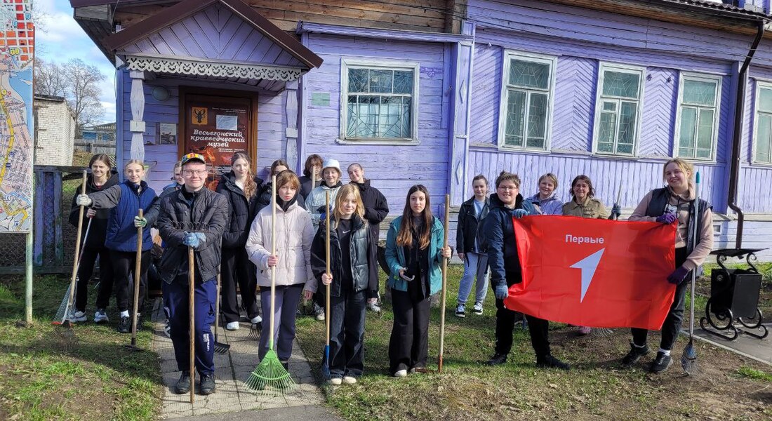 В Весьегонске молодежь приняла участие в музейном субботнике 