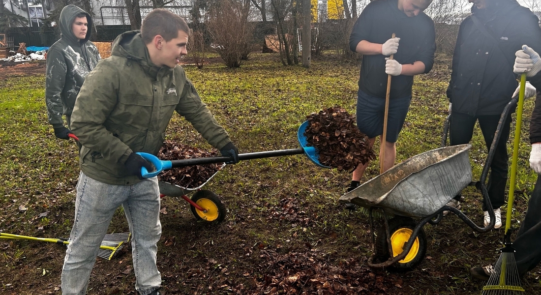 В Музее А. С. Пушкина в Торжке студенты приняли участие в субботнике