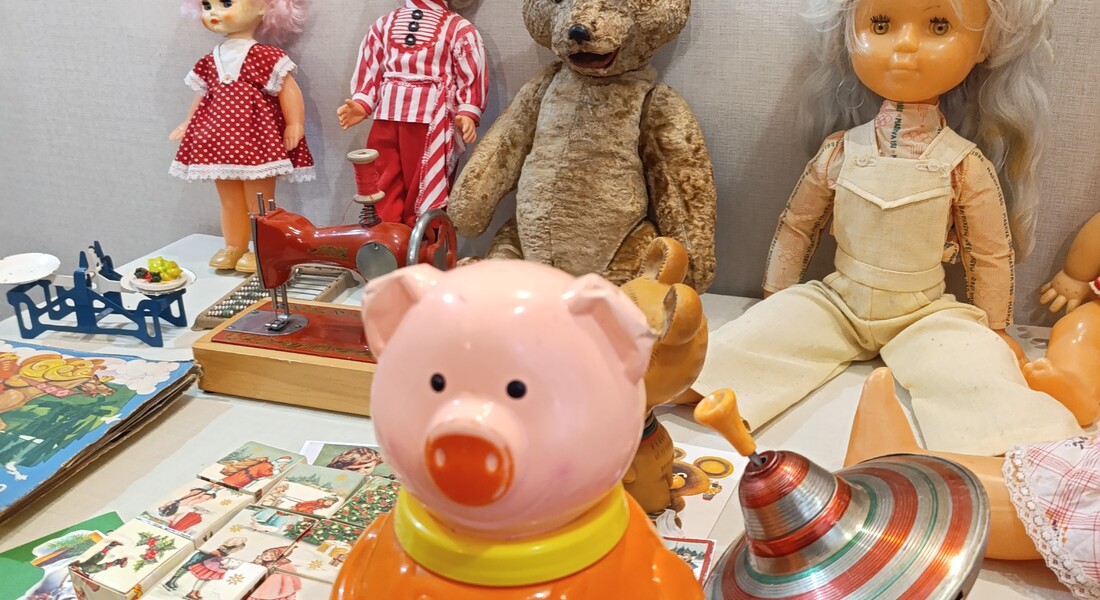 «Дед Мороз и истории детства: в музее состоялась праздничная программа для старшего поколения»