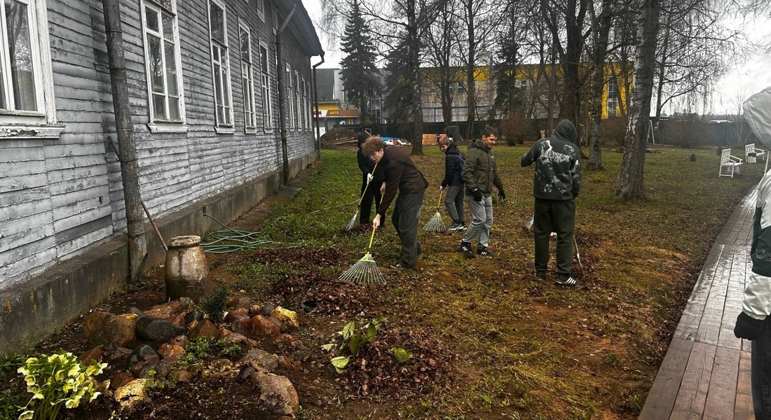 В Музее А. С. Пушкина в Торжке студенты приняли участие в субботнике