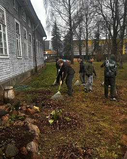 В Музее А. С. Пушкина в Торжке студенты приняли участие в субботнике