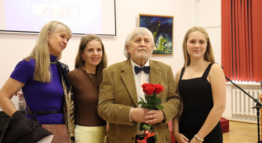 Открылась выставка живописи В.М. Бахарева «Родной город»