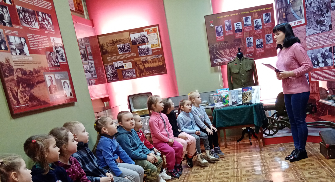 Международная акция "Читаем детям о Великой Отечественной войне" в Краснохолмском краеведческом музее