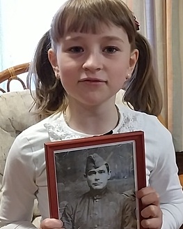 Школьники участвуют в «Бессмертном полке» (Часть 10) Школьники участвуют в «Бессмертном полке» (Часть 10)