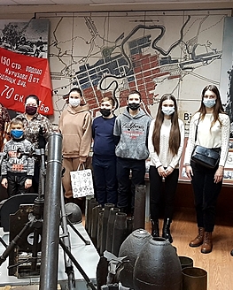 Волонтеры на экскурсии в Бельском краеведческом музее Волонтеры на экскурсии в Бельском краеведческом музее