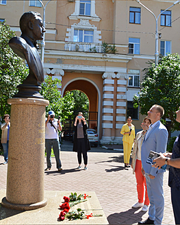 Открыли мемориальный бюст С.Я. Лемешева! Открыли мемориальный бюст С.Я. Лемешева!