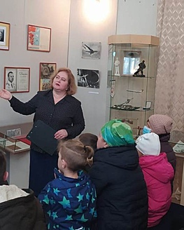 В Кашине открылась выставка о ветеране парашютизма и космонавтики В Кашине открылась выставка о ветеране парашютизма и космонавтики