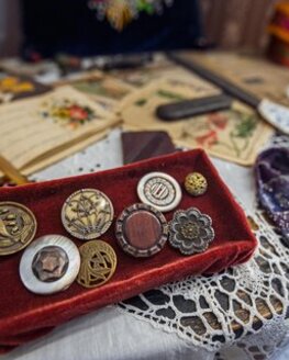 Интерактивная программа «Большая история маленькой пуговки» (6+) Интерактивная программа «Большая история маленькой пуговки» (6+)