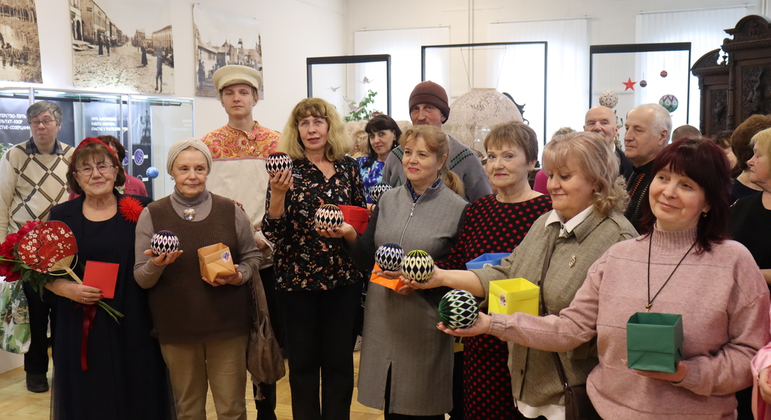 В Вышневолоцком краеведческом музее им. Г. Г. Монаховой открылась выставка «Счастье в ладонях»