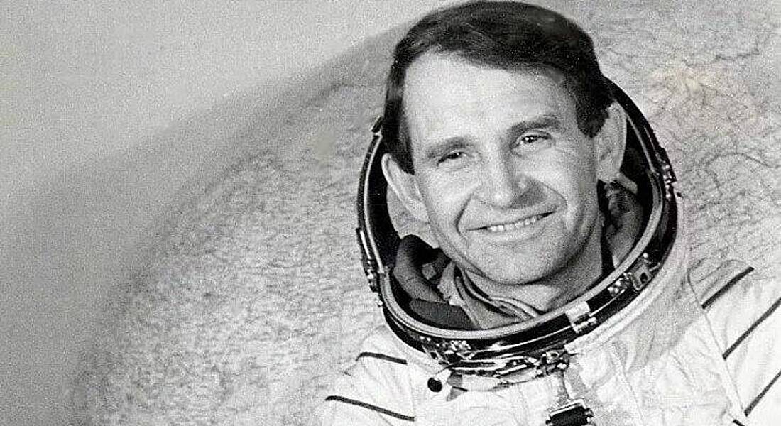 Открытие выставки «90-летию со дня рождения космонавта Олега Макарова посвящается»