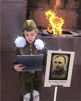 Школьники участвуют в «Бессмертном полке» (Часть 2) Школьники участвуют в «Бессмертном полке» (Часть 2)
