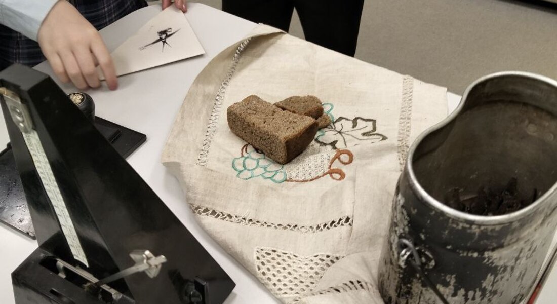 Сотрудники ТГОМ провели для школьников интерактивное занятие «Блокадная ласточка» Сотрудники ТГОМ провели для школьников интерактивное занятие «Блокадная ласточка»