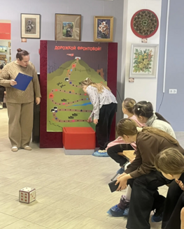 «Дорожкой фронтовой»: третьеклассники преодолели испытания и спели «Катюшу» «Дорожкой фронтовой»: третьеклассники преодолели испытания и спели «Катюшу»