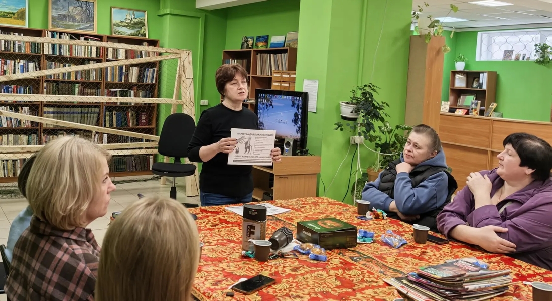 Совместная профилактическая беседа Дома‑музея С. Д. Дрожжина и правоохранительных органов с социальными работниками посёлка Новозавидовский