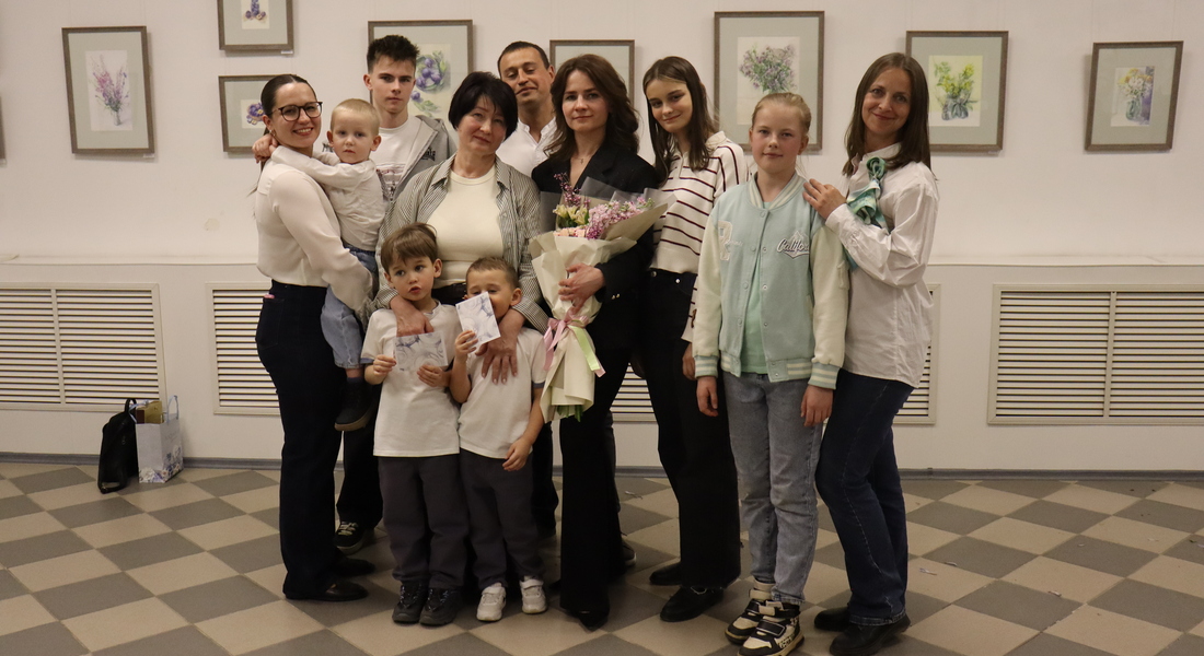 В Вышневолоцком краеведческом музее им. Г. Г. Монаховой открылась художественная выставка «Цветы и фарфор. Акварельная нежность»