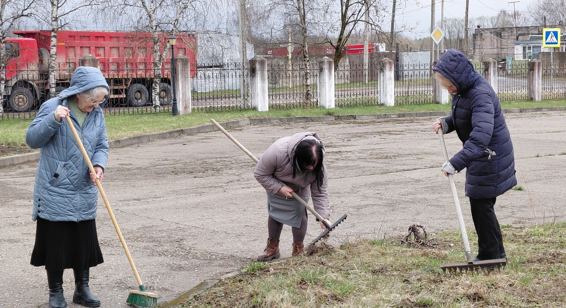 В Старицком краеведческом музее прошел субботник