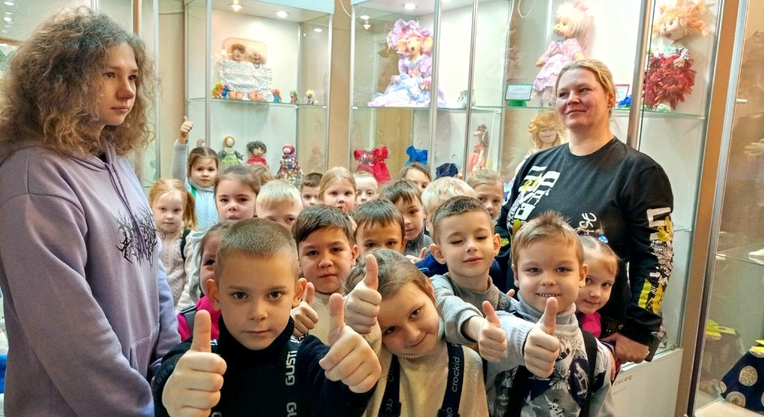«Когда кукла — не просто игрушка». Воспитанники детских садов в Конаковском краеведческом музее