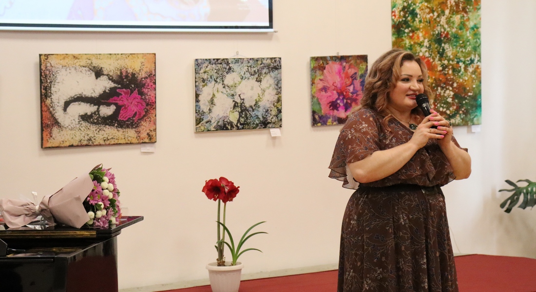 В Вышнем Волочке открылась выставка "Стихия.Женщина.Цветок"