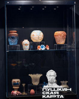 Экскурсия «Триумф стекла и цвета торжество» (6+)