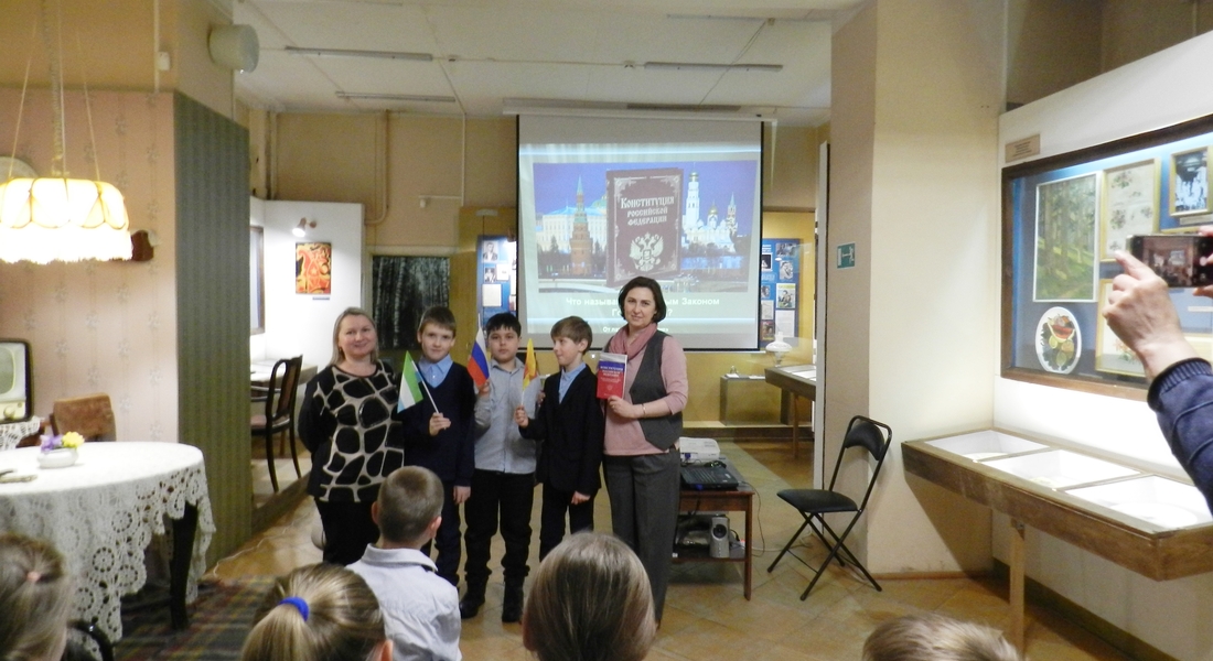 Школьники познакомились с Основным Законом страны в Конаковском краеведческом музее