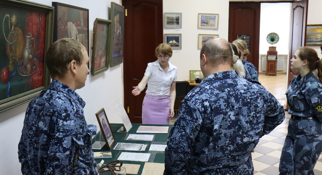 Сотрудники исправительной колонии № 5 посетили Вышневолоцкий краеведческий музей им. Г. Г. Монаховой 