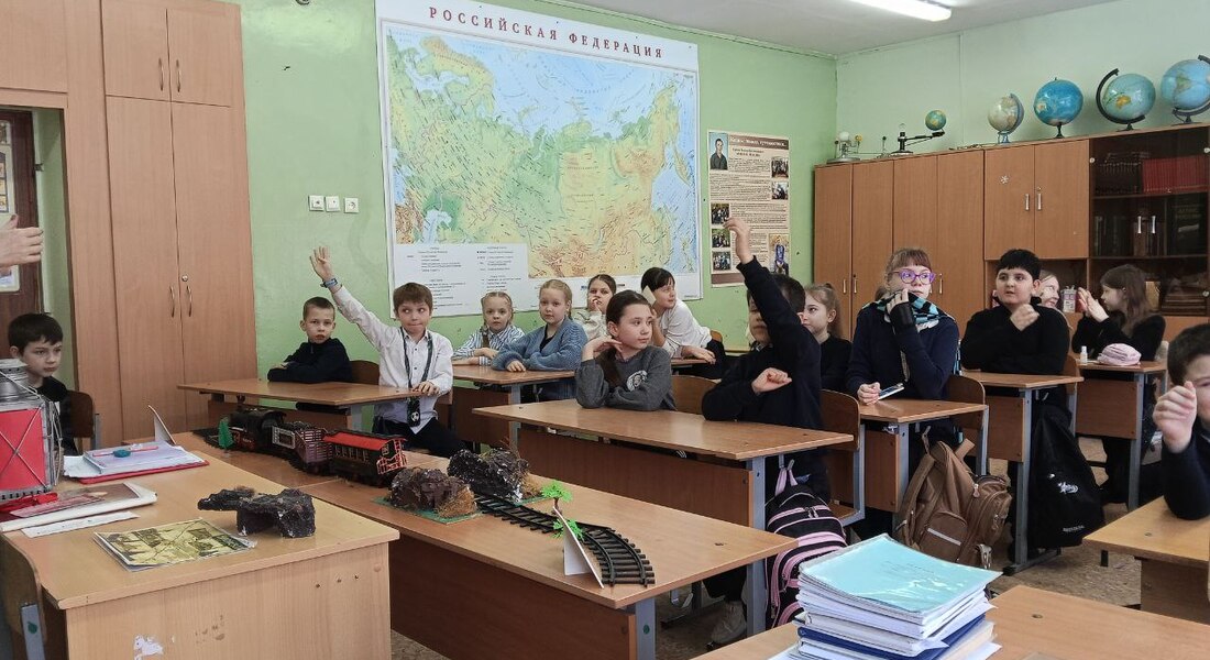 «В мире вот что происходит: самовар в упряжке ходит» — музей пришёл в школу с увлекательным уроком истории
