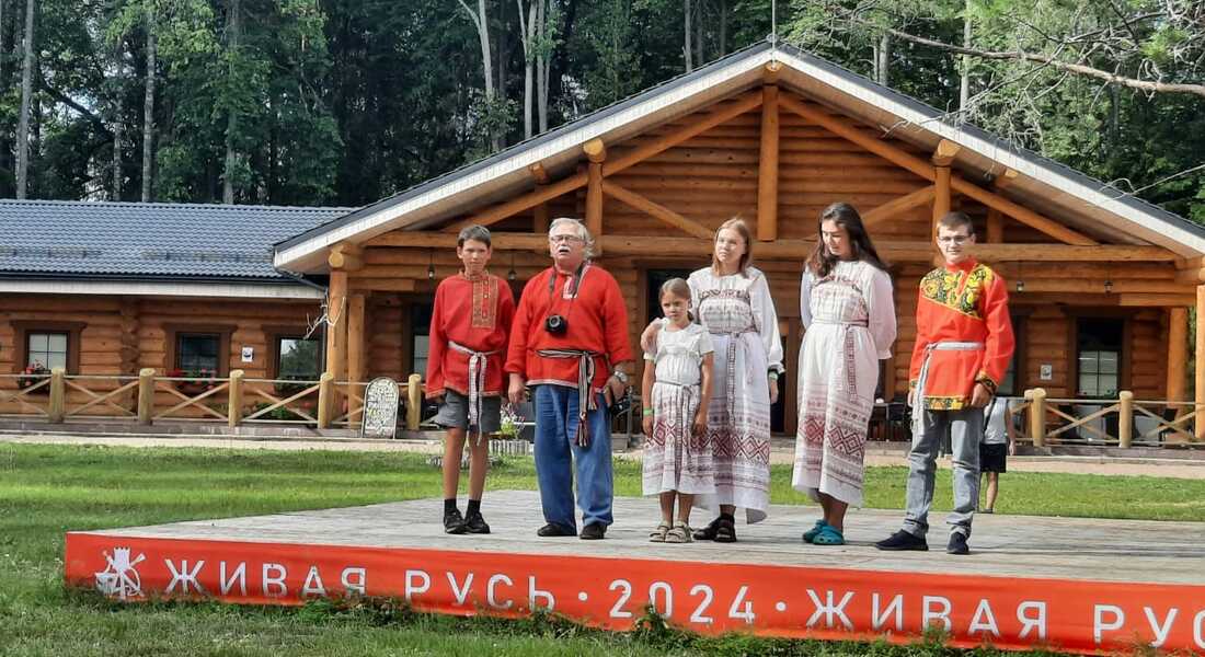 Более 2 тысяч человек посетило фестиваль "Живая Русь" Более 2 тысяч человек посетило фестиваль "Живая Русь"