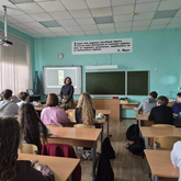 Школьники познакомились с одним из самых ярких явлений советского плакатного искусства периода Великой Отечественной войны