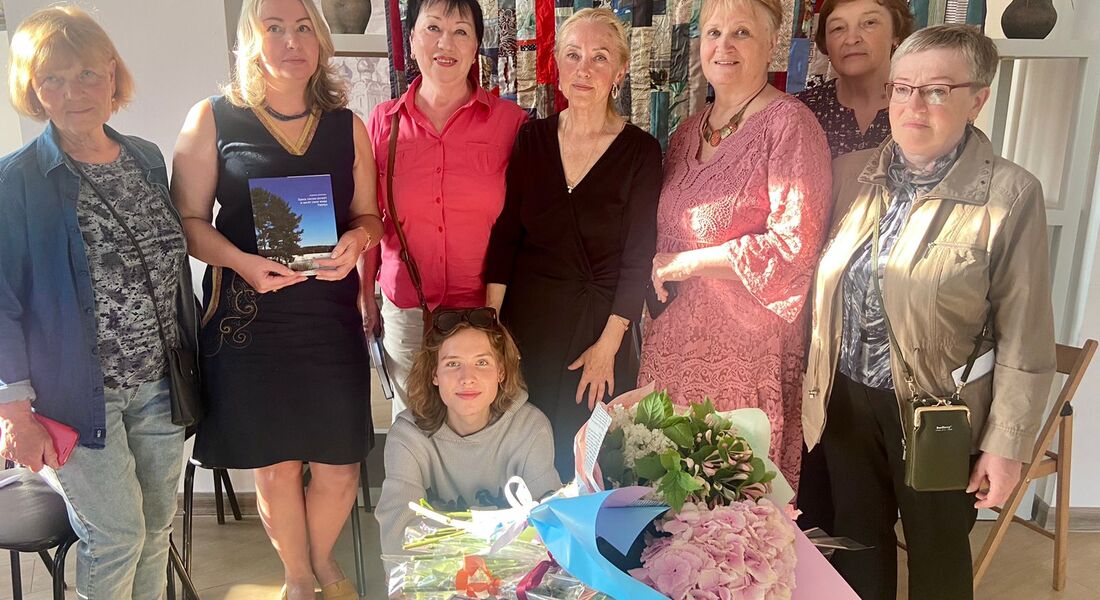 Презентация книги Надежды Кружковой «Здесь сосны шумят и несёт свои воды Тверца» Презентация книги Надежды Кружковой «Здесь сосны шумят и несёт свои воды Тверца»